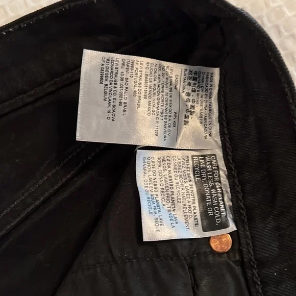 Levi’s Ribcage Jean Shorts - Picture 4 of 5